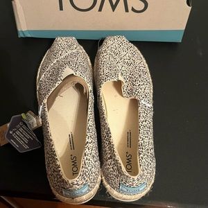 NWT TOMS 9.5. Alpargata Platform Rope. Natural Mini Leopard.